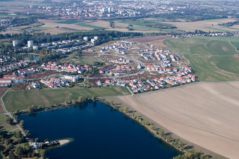 Neubaugebiet Albert-Haueisen-Ring am Begütenweiher im Ortsteil Oggersheim in Ludwigshafen am Rhein im Bundesland Rheinland-Pfalz, Deutschland