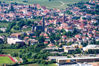 Kath. Kirche St. Kosmas Und Damian in Maikammer im Bundesland Rheinland-Pfalz, Deutschland
