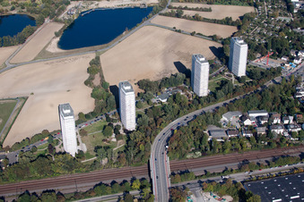 Vier Wohn-Hochhaus- Gebäude An der Froschlache im Ortsteil Oggersheim in Ludwigshafen am Rhein im Ortsteil Friesenheim im Bundesland Rheinland-Pfalz, Deutschland