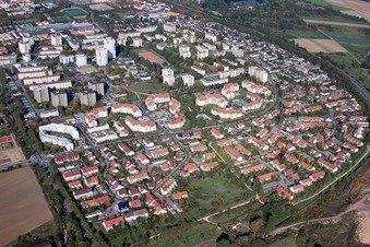Ortsansicht der Straßen und Häuser der Wohngebiete in Frankenthal (Pfalz) im Bundesland Rheinland-Pfalz, Deutschland