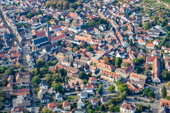 Altstadtbereich und Innenstadtzentrum in Deidesheim im Bundesland Rheinland-Pfalz, Deutschland