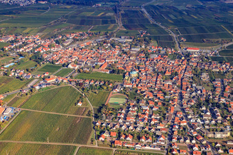 Mußbach von Süden in Neustadt an der Weinstraße im Bundesland Rheinland-Pfalz, Deutschland