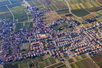 Diedesfeld von Süden in Neustadt an der Weinstraße im Bundesland Rheinland-Pfalz, Deutschland