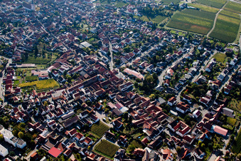 Drohnenbild von Maikammer im Bundesland Rheinland-Pfalz, Deutschland