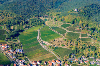 St.-Anna-Straße in Burrweiler im Bundesland Rheinland-Pfalz, Deutschland