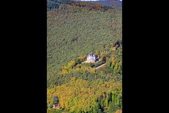 St.-Anna-Kapelle in Burrweiler im Bundesland Rheinland-Pfalz, Deutschland vom Flugzeug aus