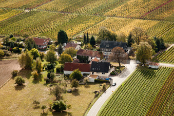 Gebäudekomplex der Hotelanlage Landhotel Windhof im Ortsteil Windhof in Schweighofen im Bundesland Rheinland-Pfalz, Deutschland