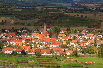 Pfarrkirche St. Ulrich von Süden in Kapsweyer im Bundesland Rheinland-Pfalz, Deutschland