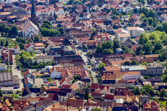 Ob. Hauptstr in Herxheim bei Landau im Bundesland Rheinland-Pfalz, Deutschland