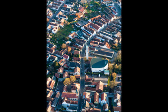 Kirchengebäude der Pfarrkirche St. Ägidius in Wörth am Rhein im Bundesland Rheinland-Pfalz, Deutschland