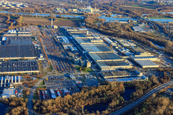 Industriepark Wörth GmbH mit Mercedes-Benz Werk Wörth der Daimler AG in Wörth am Rhein im Bundesland Rheinland-Pfalz, Deutschland