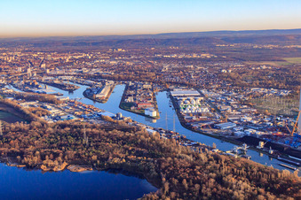 Rheinhafen Karlsruhe im Ortsteil Mühlburg im Bundesland Baden-Württemberg, Deutschland