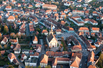 Drohnenaufname von Lauterbourg im Bundesland Bas-Rhin, Frankreich