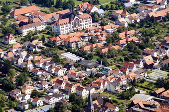 St. Paulusstift in Herxheim bei Landau im Bundesland Rheinland-Pfalz, Deutschland