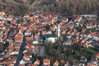Luftbild von Kath. Pfarrkirche St. Ägidius in Wörth am Rhein im Bundesland Rheinland-Pfalz, Deutschland