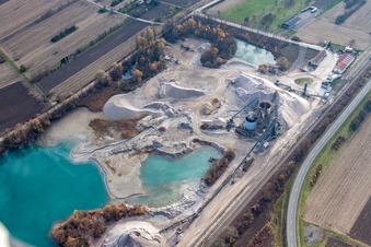 Luftaufnahme von Baggersee der HBM Hagenbacher Bau Mineralstoffe GmbH&Co.KG im Bundesland Rheinland-Pfalz, Deutschland