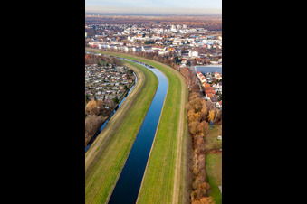 Verlauf der Murg am Flößerbach in Rastatt im Bundesland Baden-Württemberg, Deutschland