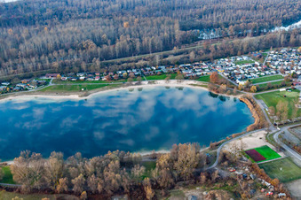 Luftbild von See- Uferbereichen der Fischergilde Plittersdorf 1964 e.V. in Rastatt im Bundesland Baden-Württemberg, Deutschland