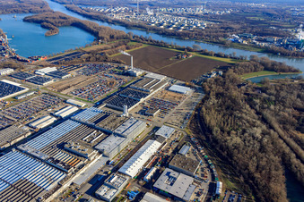 Industriepark Wörth GmbH mit Automobilwerk Mercedes-Benz Werk Wörth der Daimler AG im Ortsteil Maximiliansau in Wörth am Rhein im Bundesland Rheinland-Pfalz, Deutschland