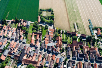 Schrägluftbild von Hotel Restaurant Krone im Ortsteil Hayna in Herxheim bei Landau im Bundesland Rheinland-Pfalz, Deutschland