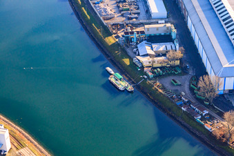 Anlegestelle im Rheinhafen im Ortsteil Mühlburg in Karlsruhe im Bundesland Baden-Württemberg, Deutschland