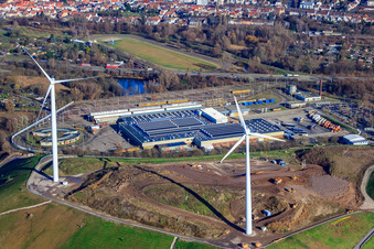 Deponie West (Energieberg) vor Verkehrs Betriebe Karlsruhe GmbH - Betriebshof West im Ortsteil Knielingen im Bundesland Baden-Württemberg, Deutschland