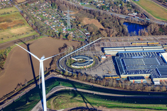 Luftaufnahme von Deponie West (Energieberg) vor Verkehrs Betriebe Karlsruhe GmbH - Betriebshof West im Ortsteil Knielingen im Bundesland Baden-Württemberg, Deutschland