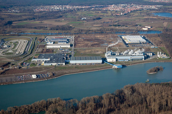 Gebäude und Produktionshallen auf dem Werksgelände Papierfabrik Palm GmbH & Co. KG im Ortsteil Industriegebiet Wörth-Oberwald in Wörth am Rhein im Bundesland Rheinland-Pfalz, Deutschland