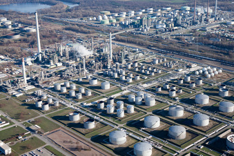 Luftbild von MIRO im Ortsteil Knielingen in Karlsruhe im Bundesland Baden-Württemberg, Deutschland