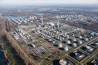 Schrägluftbild von MIRO im Ortsteil Knielingen in Karlsruhe im Bundesland Baden-Württemberg, Deutschland