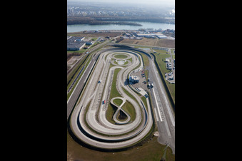 LKW-Teststrecke des Daimler LKW-Werk im Ortsteil Industriegebiet Wörth-Oberwald in Wörth am Rhein im Bundesland Rheinland-Pfalz, Deutschland