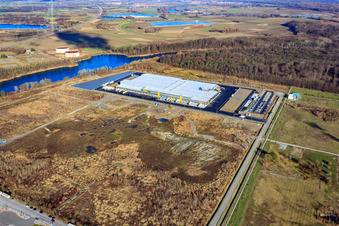 Schrägluftbild von Neues Netto Logistikcenter im Industriegebiet Oberwald in Wörth am Rhein im Bundesland Rheinland-Pfalz, Deutschland