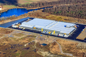 Neues Netto Logistikcenter im Industriegebiet Oberwald in Wörth am Rhein im Bundesland Rheinland-Pfalz, Deutschland von oben