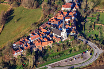 St. Dionysius im Hinterstädtel von Süden in Jockgrim im Bundesland Rheinland-Pfalz, Deutschland