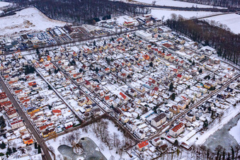 Siedlung Gartenstadt Im Winter bei Schnee in Kandel im Bundesland Rheinland-Pfalz, Deutschland