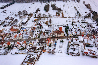 Saarstraße Im Winter bei Schnee in Kandel im Bundesland Rheinland-Pfalz, Deutschland vom Flugzeug aus