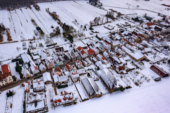 Saarstraße Im Winter bei Schnee in Kandel im Bundesland Rheinland-Pfalz, Deutschland aus der Vogelperspektive