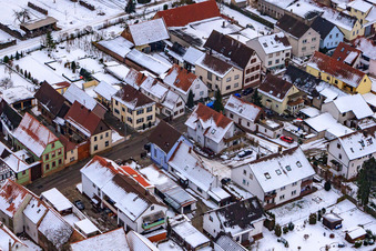 Drohnenbild von Saarstraße Im Winter bei Schnee in Kandel im Bundesland Rheinland-Pfalz, Deutschland