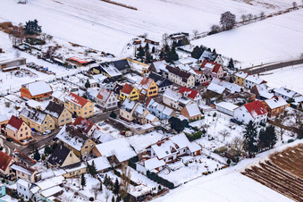 Luftbild von Saarstraße Im Winter bei Schnee in Kandel im Bundesland Rheinland-Pfalz, Deutschland