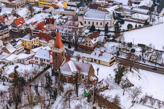 Luftbild von Protest. Kirche Im Winter bei Schnee in Minfeld im Bundesland Rheinland-Pfalz, Deutschland