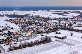 Luftbild von Dorfansicht von Nordwesten im Winter im Schnee im Ortsteil Kleinsteinfeld in Niederotterbach im Bundesland Rheinland-Pfalz, Deutschland