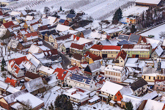 Haingasse x Hauptstraße bei Schnee in Dierbach im Bundesland Rheinland-Pfalz, Deutschland
