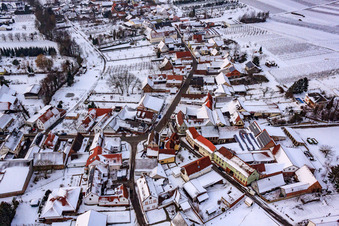 Luftbild von Haingasse x Hauptstraße bei Schnee in Dierbach im Bundesland Rheinland-Pfalz, Deutschland