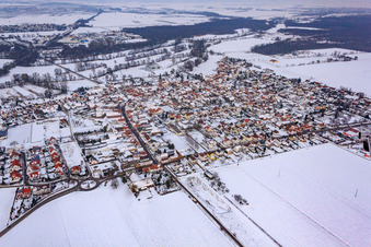 Ortsansicht von Südwesten bei Schnee in Steinweiler im Bundesland Rheinland-Pfalz, Deutschland