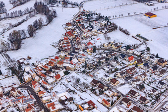 Niedergasse bei Schnee in Steinweiler im Bundesland Rheinland-Pfalz, Deutschland
