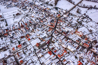 Haselschußgasse bei Schnee in Steinweiler im Bundesland Rheinland-Pfalz, Deutschland