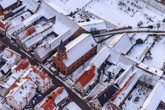 Luftbild von Protest. Kirche bei Schnee in Steinweiler im Bundesland Rheinland-Pfalz, Deutschland