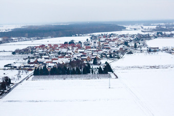 Luftbild von Im Winter bei Schnee von Westen in Erlenbach bei Kandel im Bundesland Rheinland-Pfalz, Deutschland