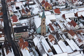 Luftaufnahme von Evang. Kirche, Rathaus in Erlenbach bei Kandel im Bundesland Rheinland-Pfalz, Deutschland