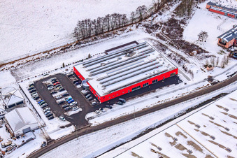 Luftbild von Bienwald Fitness World bei Schnee im Ortsteil Minderslachen in Kandel im Bundesland Rheinland-Pfalz, Deutschland
